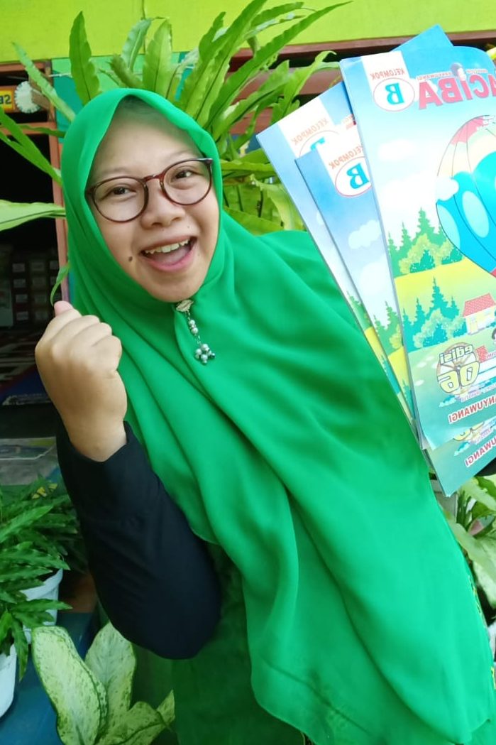 13. Lilis Suryani, S.Pd